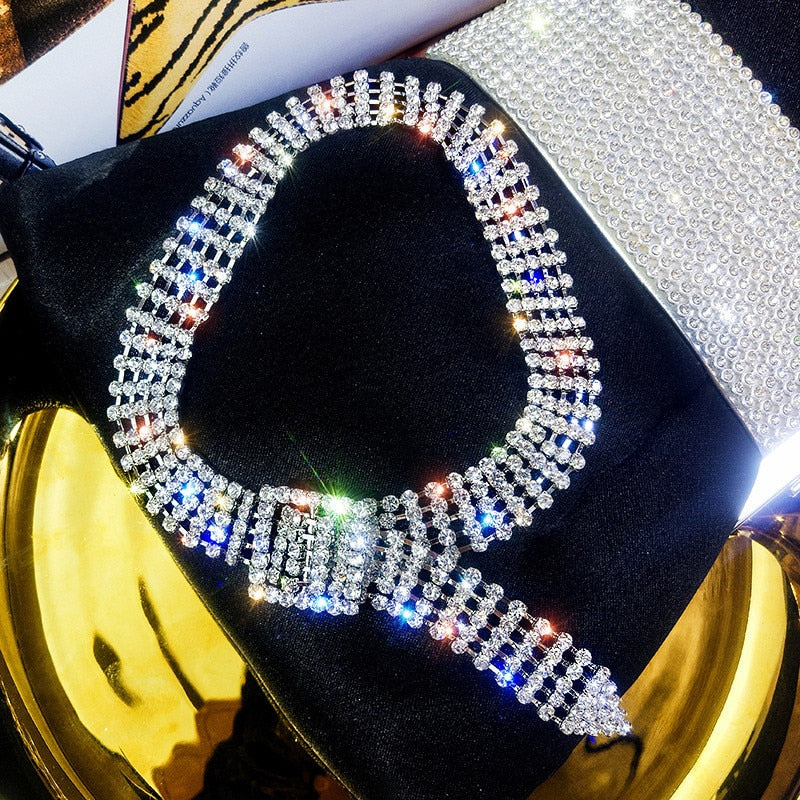 Modische Halsketten mit Strasssteinen für Damen 